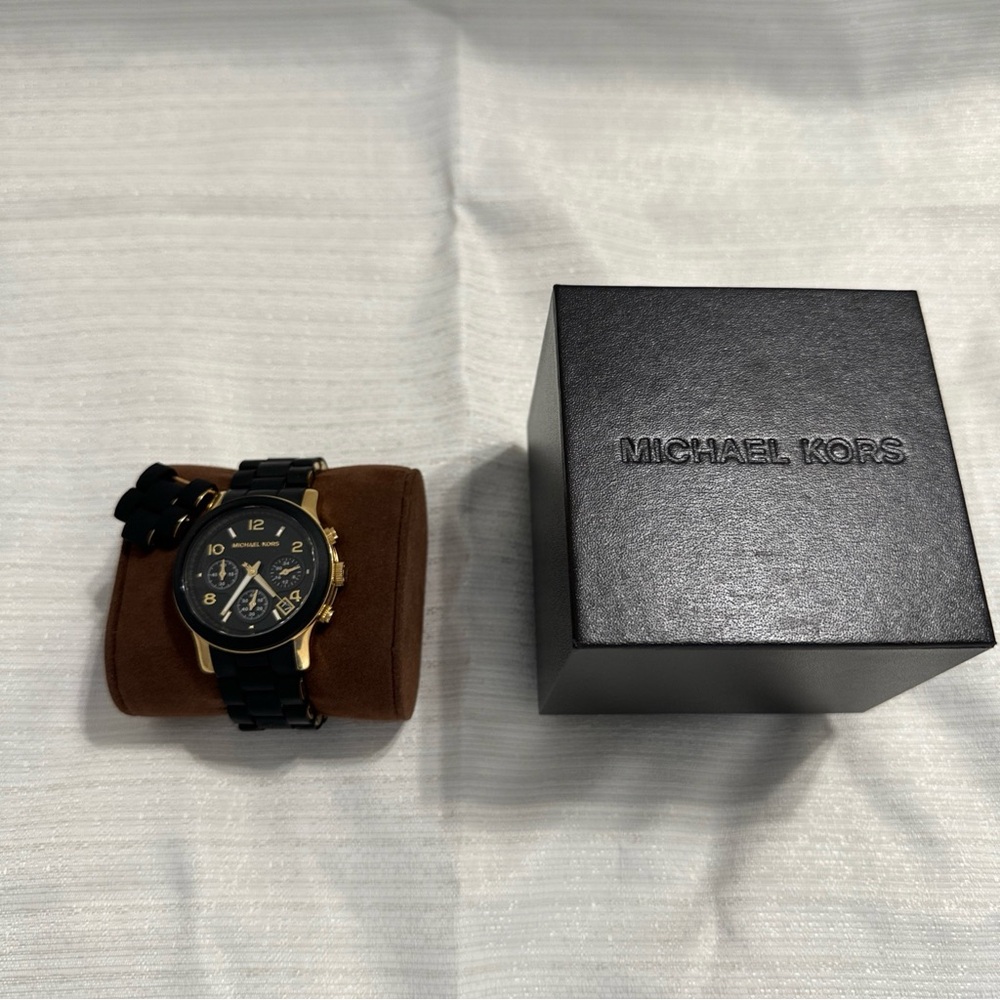 Michael Kors MK-5145 Womans Watch in Black and Gold